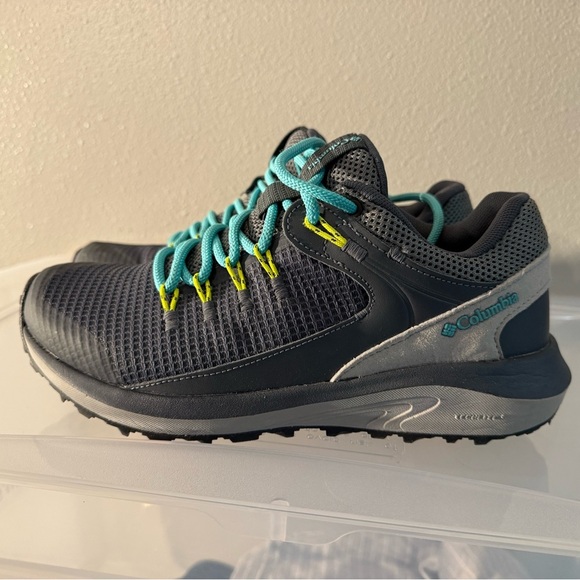 Columbia Trailstorm Waterproof Sneakers - Like New